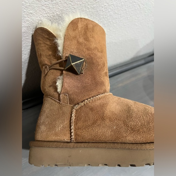 UGG Chestnut Button Winter Boots Size: 7 - Picture 7 of 10